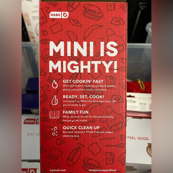 🧇 Dash Mini Waffle Maker 4” Non-Stick Cooking Surface 350 Watts - Brown - Picture 4 of 4